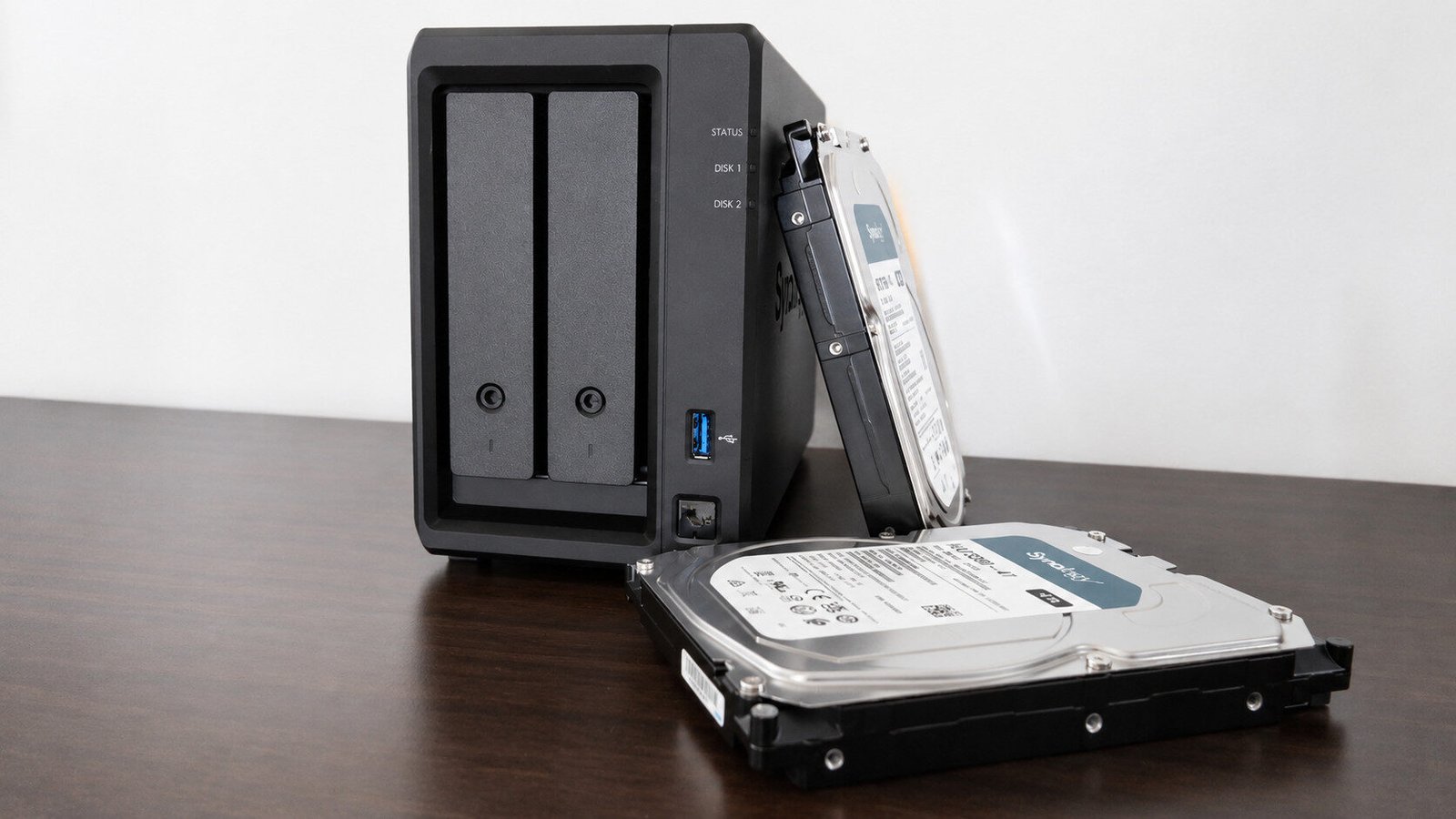 Khay ổ đĩa v&agrave; khả năng n&acirc;ng cấp tr&ecirc;n Synology DS725+