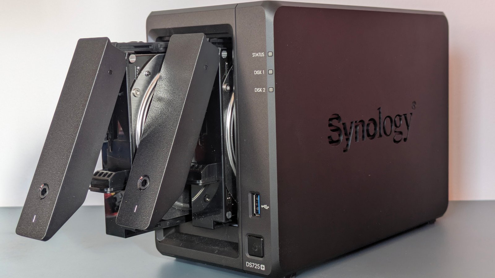Cổng kết nối v&agrave; ứng dụng phần mềm Synology DS725neo+