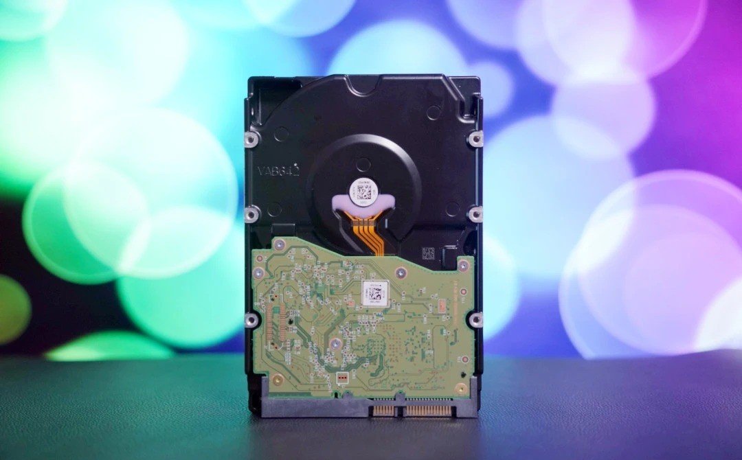 Mặt sau v&agrave; mạch điều khiển HDD WD Purple 8TB