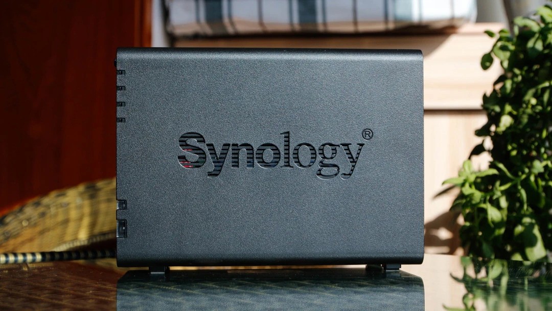 Thiết bị lưu trữ NAS Synology